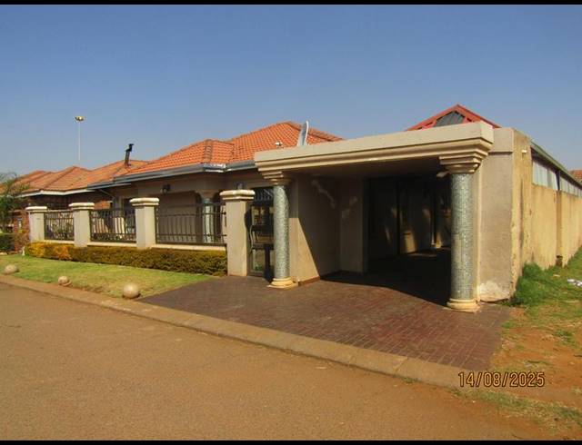 4 BEDROOM HOUSE FOR SALE IN VOSLOORUS